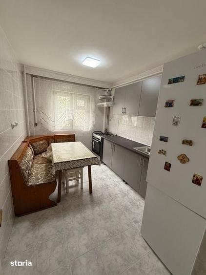 Apartament cu 3 camere decomandat în Titan