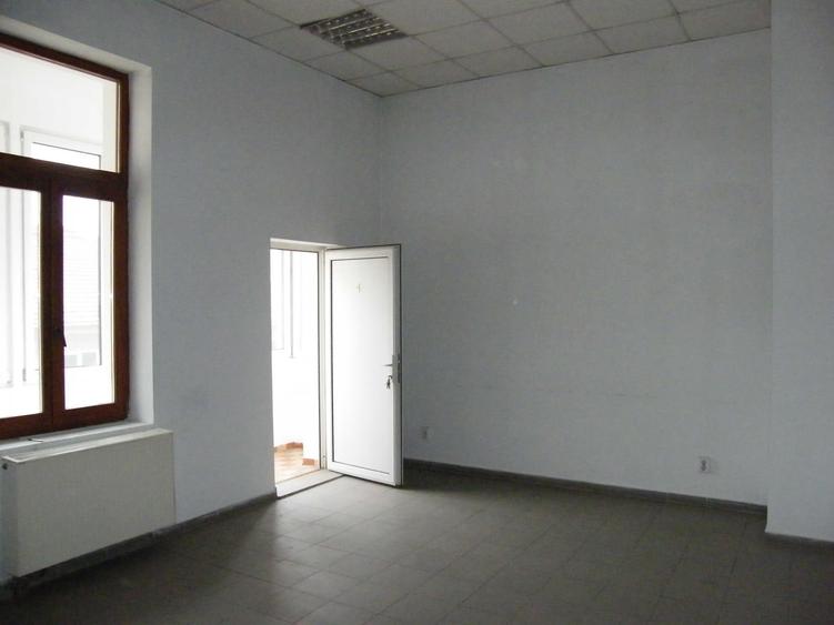 Spațiu comercial, de 71 mp, în Central