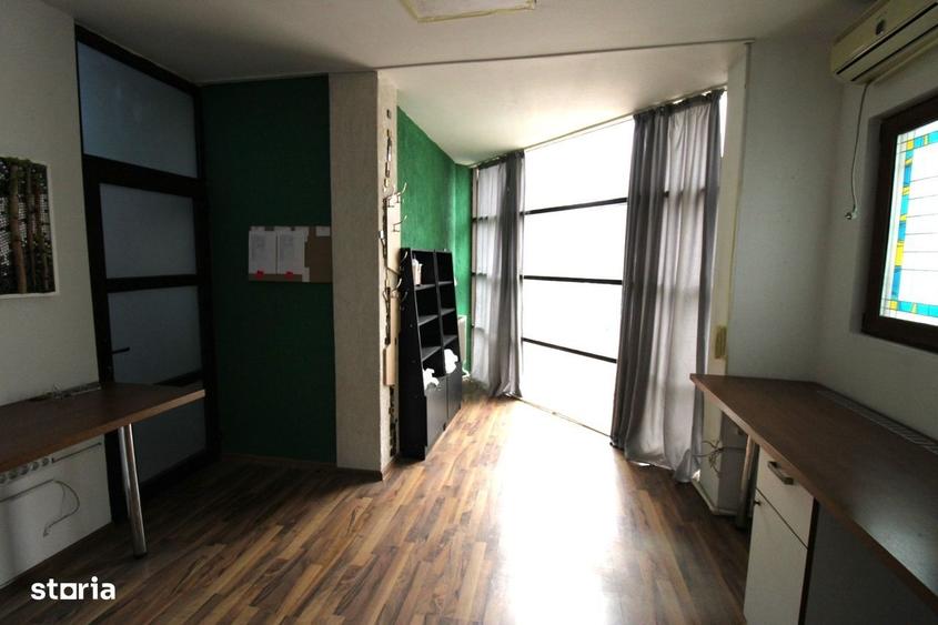 Spațiu comercial, de 23 mp, în Micro 16