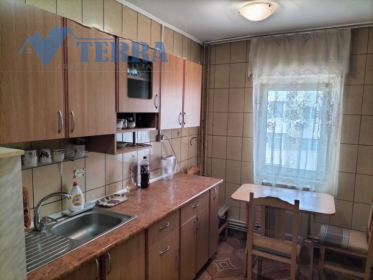 Apartament cu 2 camere semidecomandat, mobilat în Mioveni