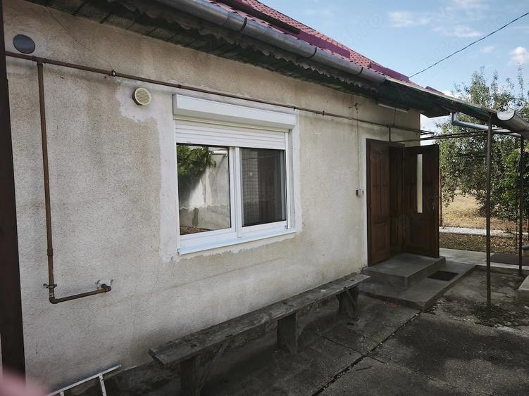 Casă cu 2 camere cu Teren 905 Mp în Central