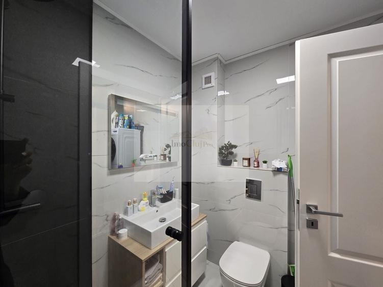 Apartament cu 3 camere semidecomandat în Europa