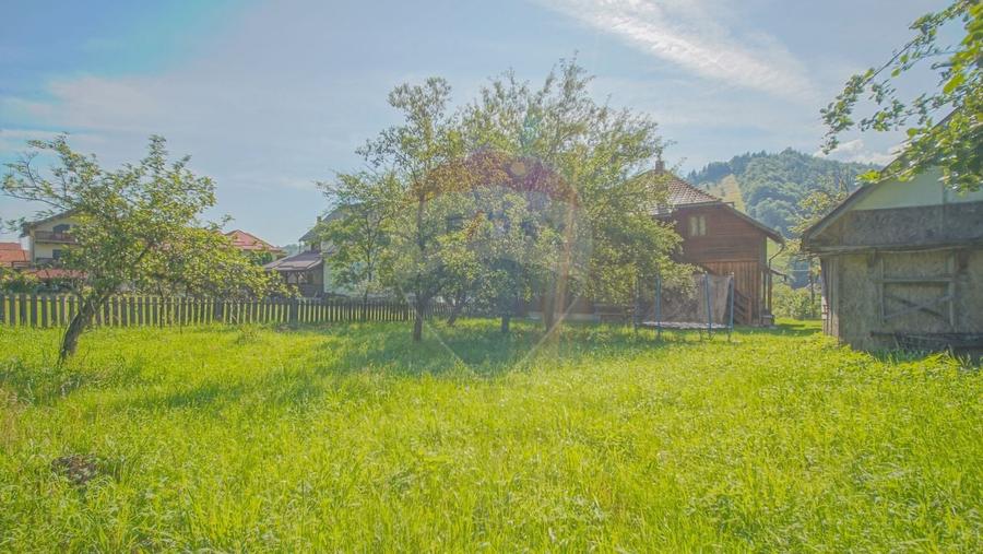 Casă cu 4 camere cu Teren 591 Mp în Moieciu de Jos