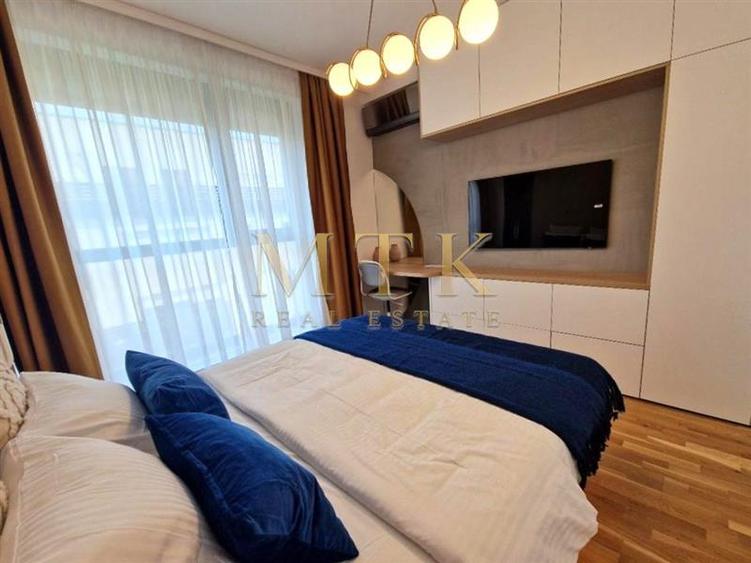 Apartament cu 3 camere decomandat, mobilat în Iancu Nicolae