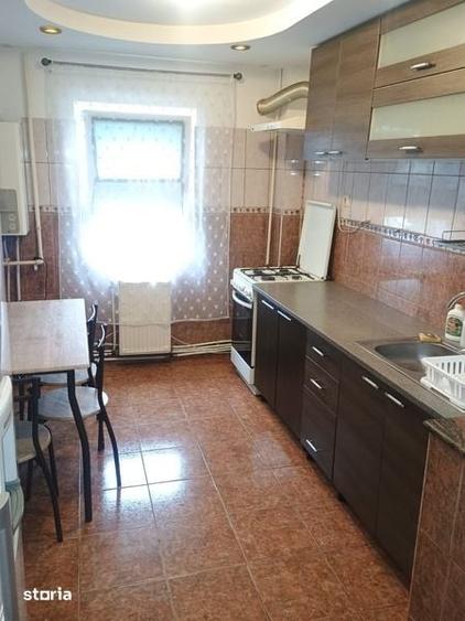 Apartament cu 3 camere semidecomandat în Central