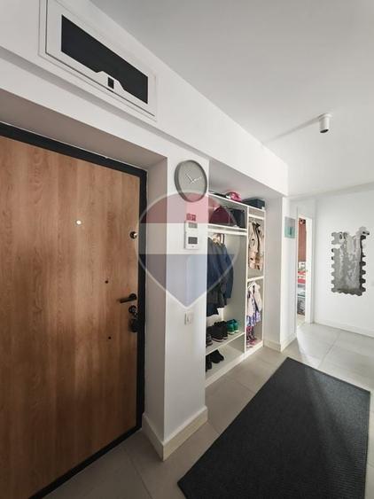 Apartament cu 3 camere semidecomandat, mobilat în Pipera