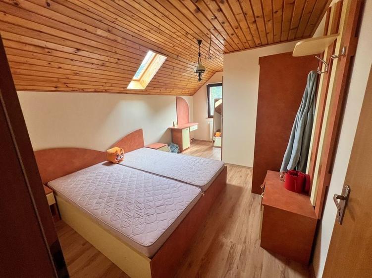 Casă cu 4 camere cu Teren 450 Mp în Central
