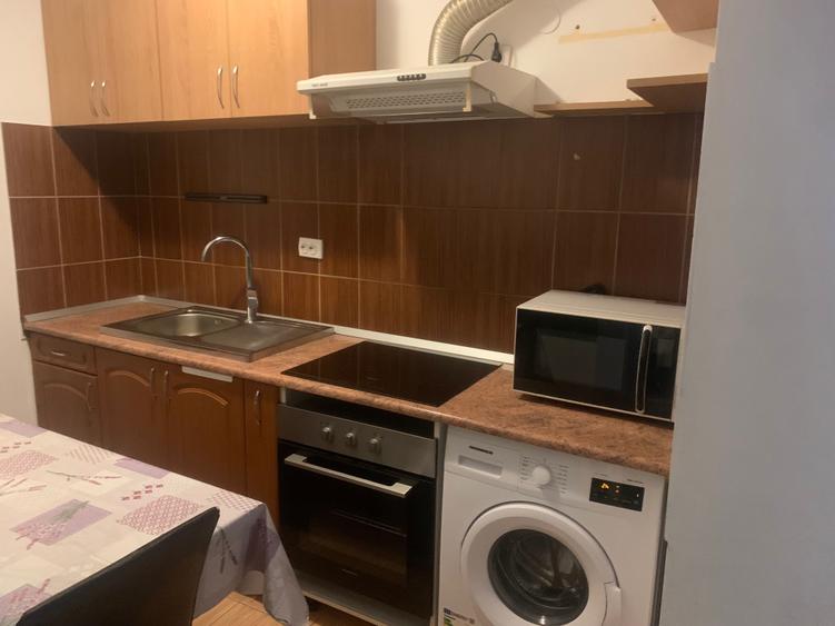 Apartament cu 2 camere semidecomandat în Broscărie