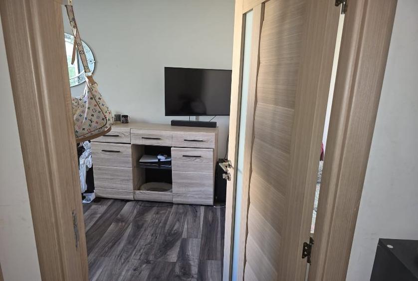 Apartament cu 2 camere decomandat, mobilat în Rovine