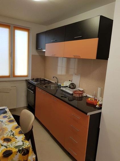 Apartament cu 2 camere semidecomandat, mobilat în Micro I
