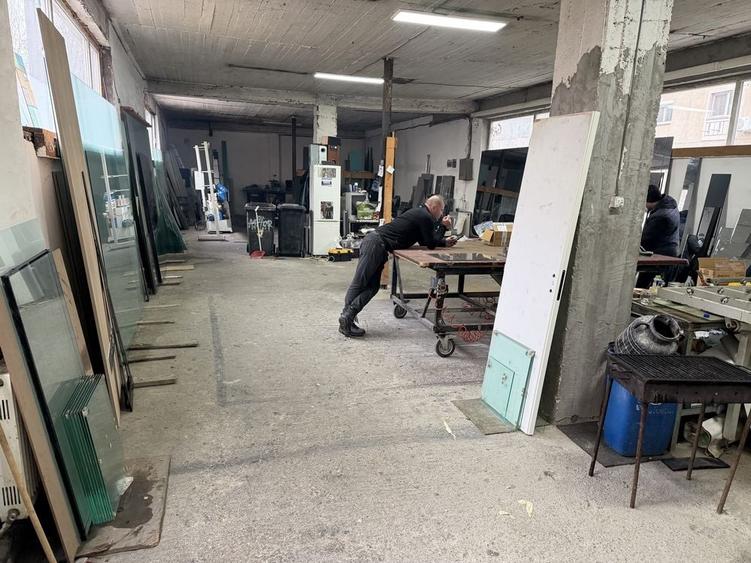 Spațiu comercial, de 300 mp, în Sebastian
