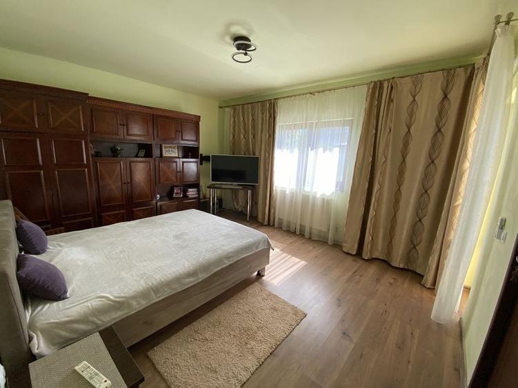 Casă cu 4 camere în Vișan