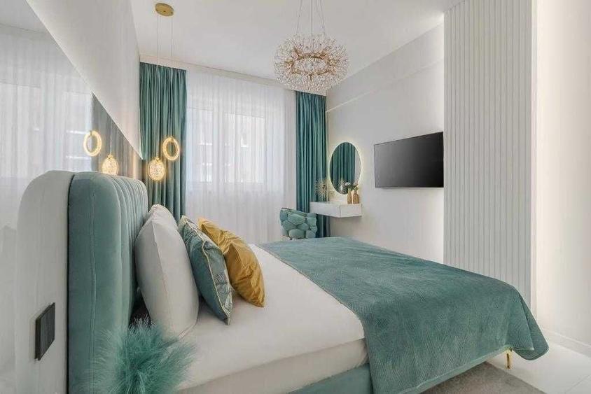 Apartament cu 3 camere decomandat în Exterior Vest