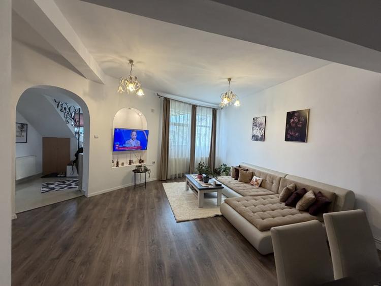 Duplex cu 3 camere cu Canalizare în Cetate