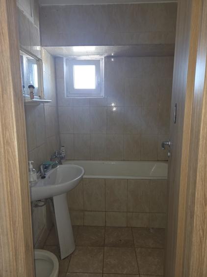 Apartament cu 3 camere decomandat în Apărătorii Patriei