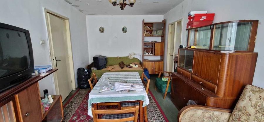 Apartament cu 3 camere semidecomandat în Astra