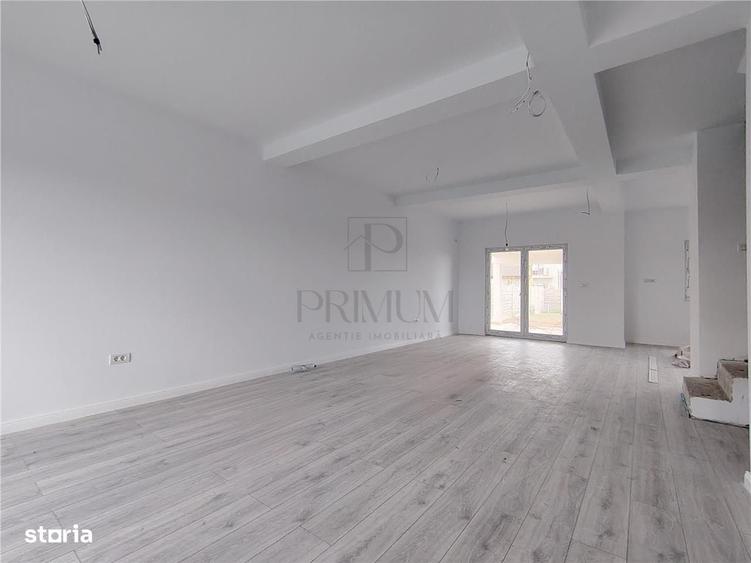 Casă cu 4 camere decomandat în Central