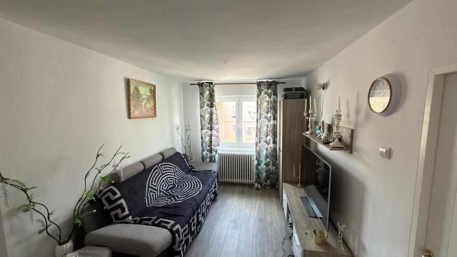 Apartament cu 3 camere semidecomandat, mobilat în Blaj