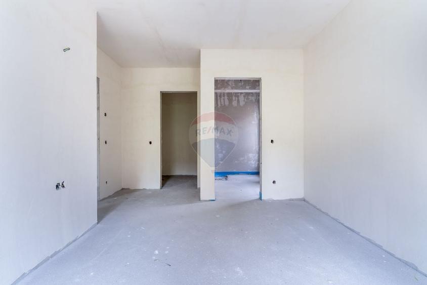 Duplex cu 4 camere cu Teren 346 Mp în Tăuți