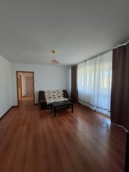 Apartament cu 3 camere semidecomandat, mobilat în Lujerului