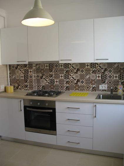 Apartament cu 2 camere semidecomandat, mobilat în Central