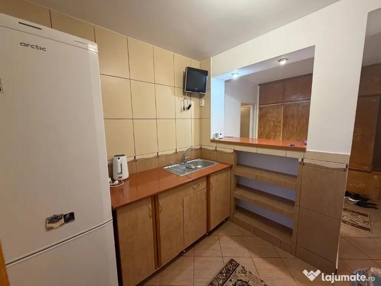 Apartament cu 3 camere decomandat în E3