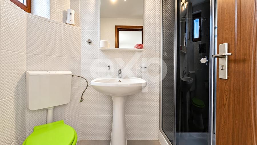 Casă individuală cu 11 camere cu Canalizare în Bușteni