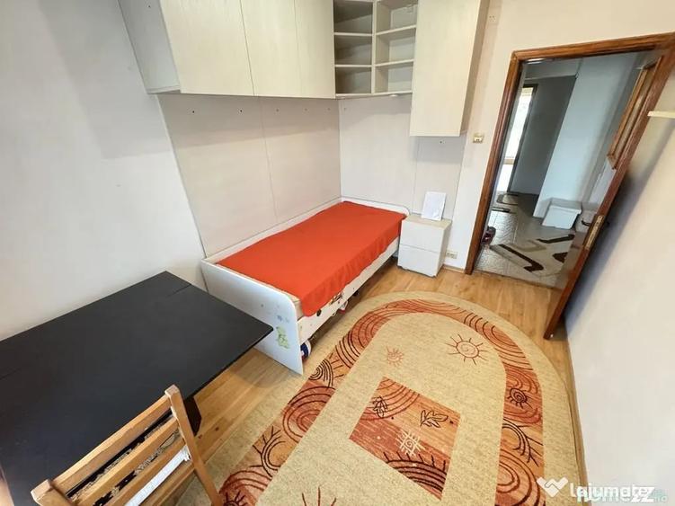 Apartament cu 3 camere decomandat în Delfinariu
