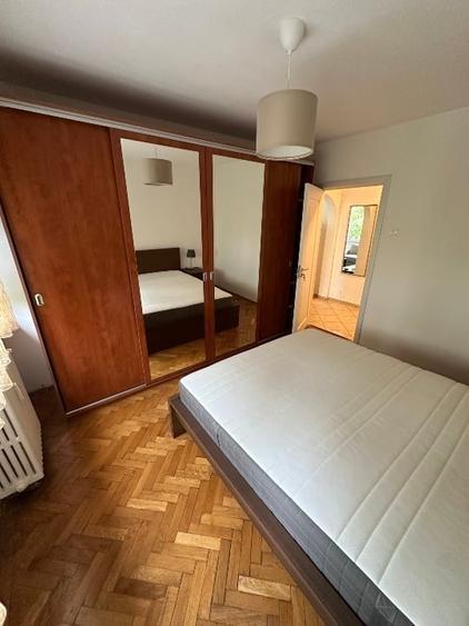 Apartament cu 3 camere semidecomandat, mobilat în Arcul de Triumf