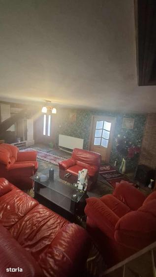 Casă cu 6 camere cu Teren 300 Mp în Stulpicani