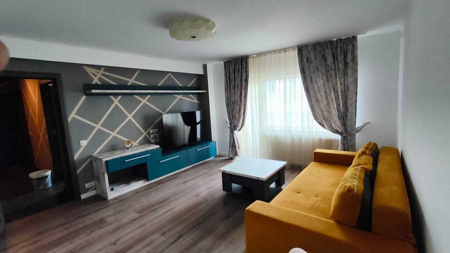 Apartament cu 3 camere decomandat, mobilat în Păcii