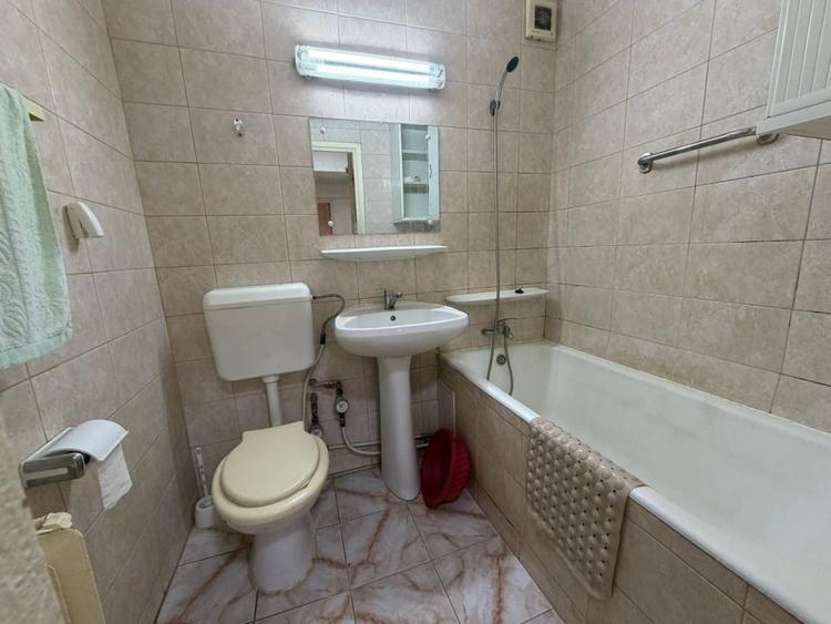 Apartament cu 4 camere decomandat în Berceni