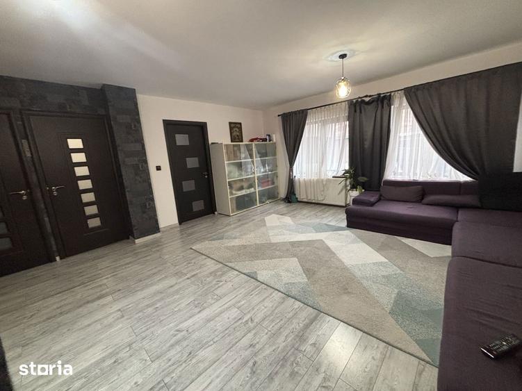 Casă cu 6 camere cu Teren 400 Mp în Străulești