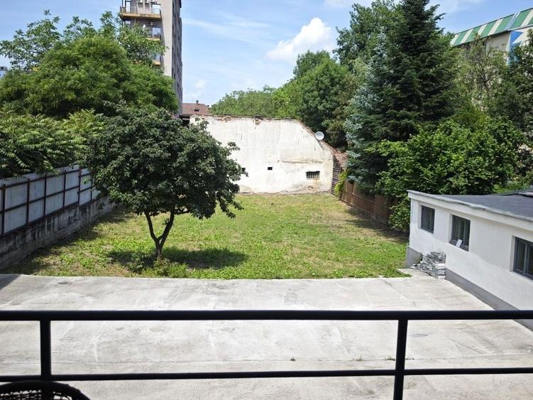 Casă individuală cu 7 camere cu Canalizare în Semicentral