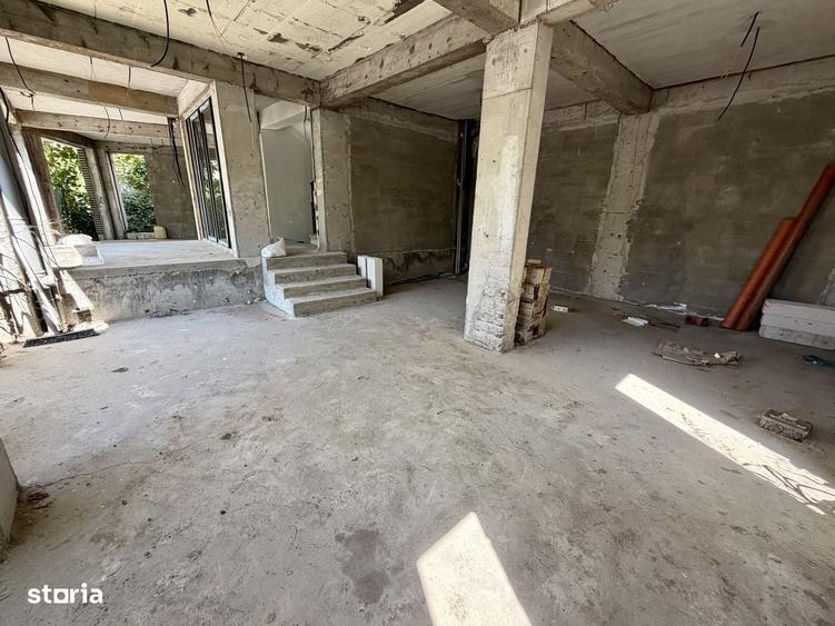 Casă cu 4 camere în Vitan