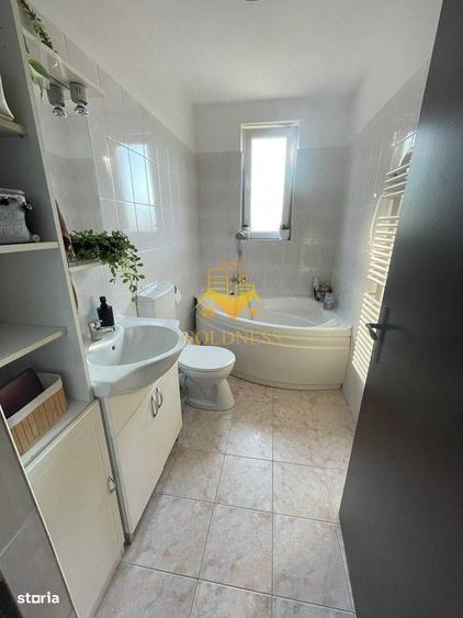 Apartament cu 4 camere decomandat în Europa