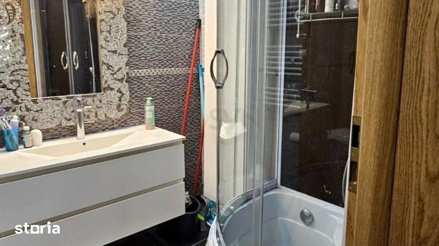 Apartament cu 4 camere decomandat în Central