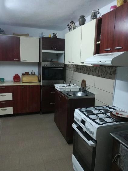 Casă cu 4 camere cu Teren 1200 Mp în Frumușeni