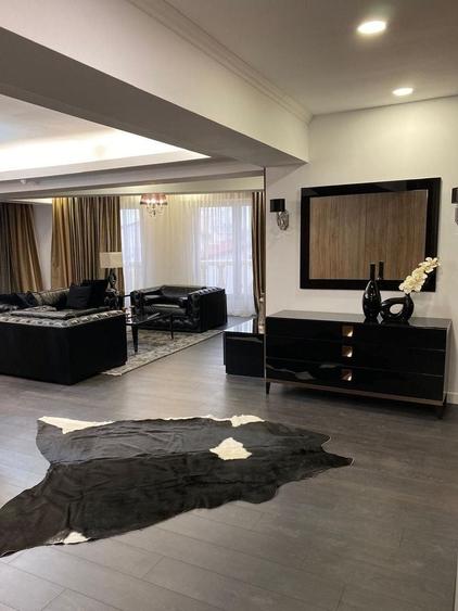 Apartament cu 4 camere decomandat în Herăstrău