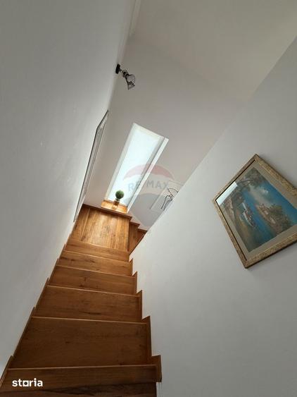 Casă cu 5 camere cu Teren 999 Mp în Central