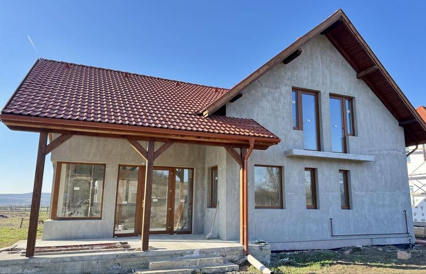 Casă cu 4 camere în Sângeorgiu de Mureș