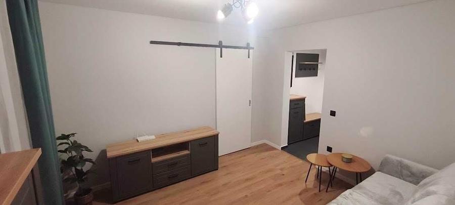 Apartament cu 2 camere semidecomandat în Podu Roș