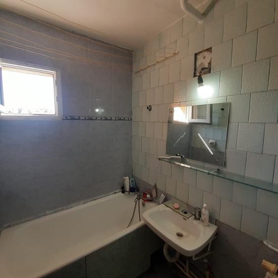 Apartament cu 4 camere semidecomandat în Drumul Taberei