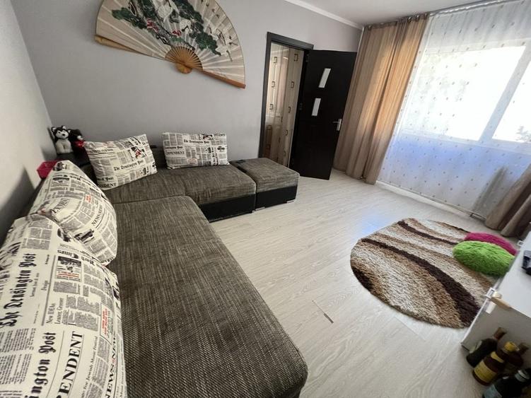 Apartament cu 3 camere semidecomandat în Central