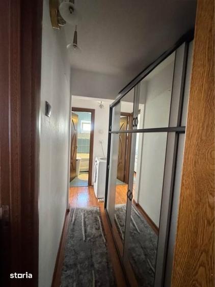 Apartament cu 3 camere în Craiovița Nouă