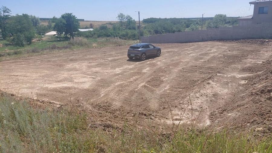 Teren de 1200 mp, în Albota