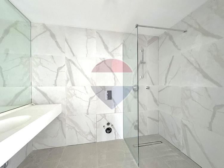 Apartament cu 4 camere decomandat în Pipera