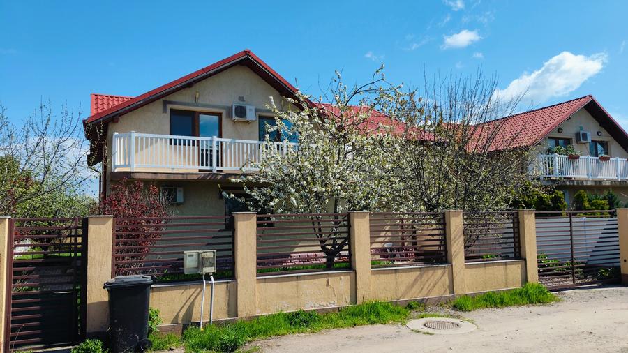Casă individuală cu 6 camere cu Canalizare în Glina