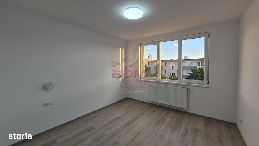 Apartament cu 3 camere semidecomandat în Micro 1