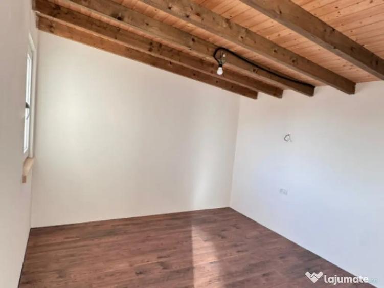 Casă cu 4 camere cu Teren 280 Mp în Central